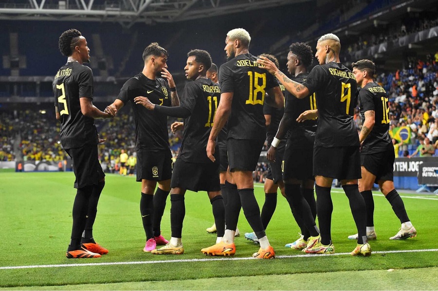 Đội h&igrave;nh Brazil đấu Senegal với một sự thay đổi