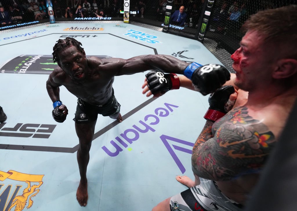 "Killa Gorilla" Jared Cannonier lập kỉ lục UFC mới, liệu đã đủ để tranh đai?