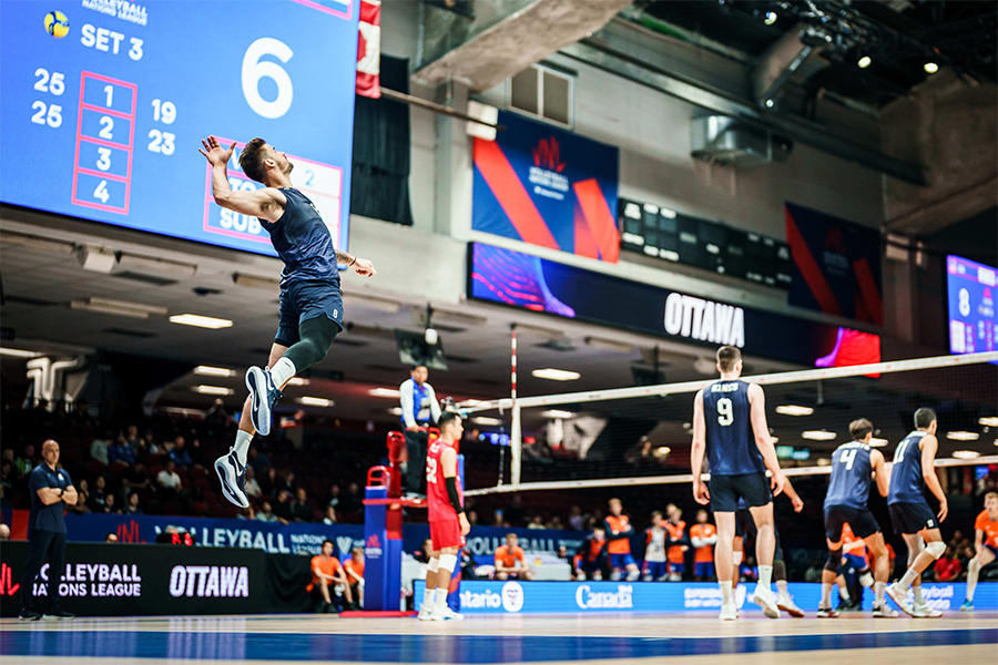 Trực tiếp bóng chuyền VNL 2023: Mỹ vs Serbia