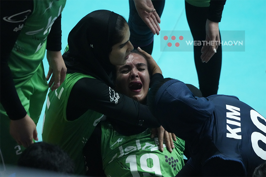 Chấn thương gây ám ảnh của phụ công Iran trong trận đấu với tuyển bóng chuyền nữ Việt Nam Chấn thương gây ám ảnh của phụ công Iran trong trận đấu với tuyển bóng chuyền nữ Việt Nam