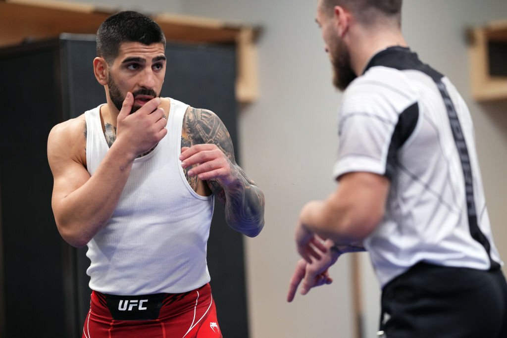 UFC: Ilia Topuria tập cùng Kamaru Usman trước đại chiến Josh Emmett