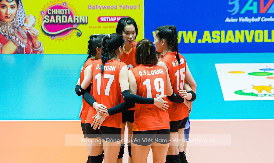 Không để thua bất cứ set nào, bóng chuyền nữ Việt Nam hiên ngang vào Bán kết AVC Challenge Cup