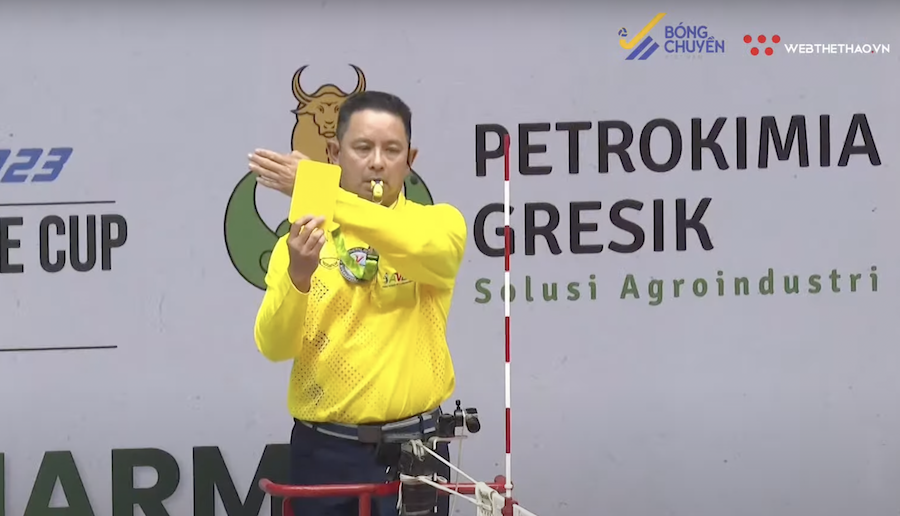 2 phút chết, thẻ vàng và tình huống tranh cãi trận Bán kết AVC Challenge Cup: Trọng tài liệu có sai? 2 phút chết, thẻ vàng và tình huống tranh cãi trận Bán kết AVC Challenge Cup: Trọng tài liệu có sai?
