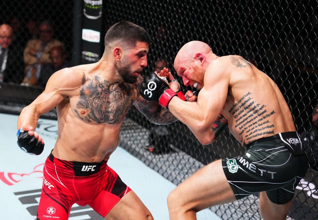 Hạ Josh Emmett, Ilia Topuria muốn thử lửa ngay với Max Holloway v&agrave; Alexander Volkanovski