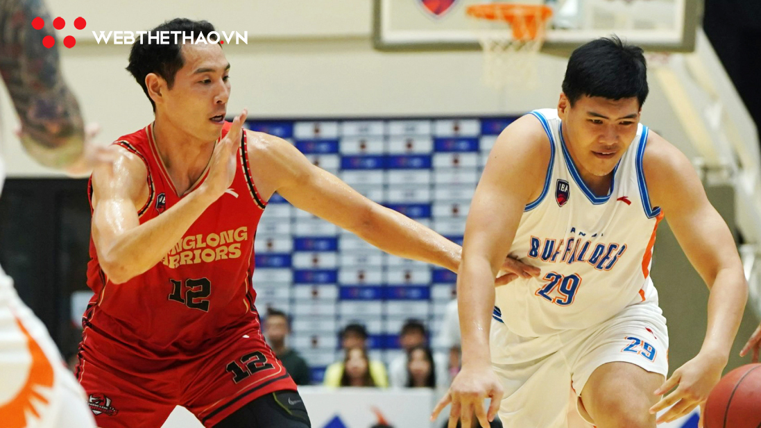 HLV Thang Long Warriors lên tiếng bảo vệ Justin Young sau sai sót ở trận derby Thủ đô