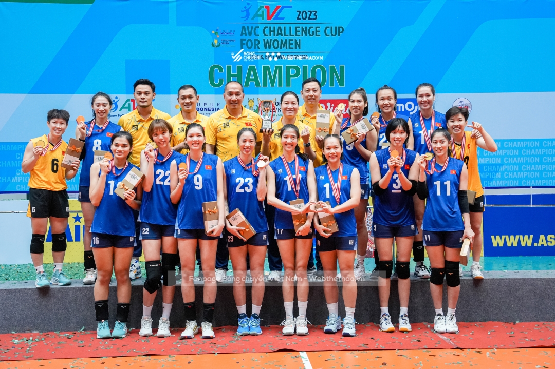 Tạp chí bóng chuyền ngày 27/6: Tuyển nữ lên ngôi AVC Challenge Cup nghẹt thở