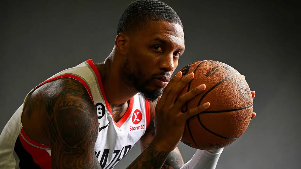 Bị CĐV chỉ trích khi đòi rời khỏi Portland, Damian Lillard đáp trả ra sao?