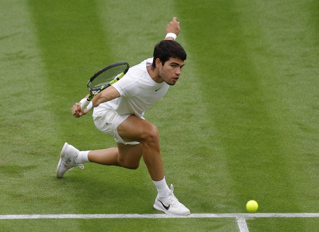Wimbledon 2023 ngày 4/7: Carlos Alcaraz vào vòng 2; Rybakina suýt thua vì Roger Federer