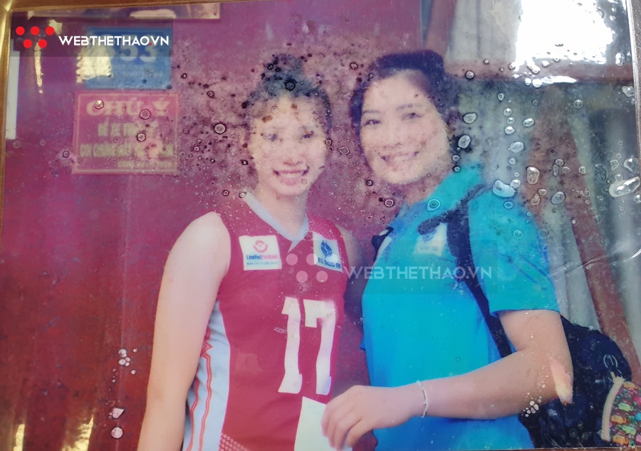 Những hình ảnh quý, úa màu thời gian của hotgirl bóng chuyền Nguyệt Anh