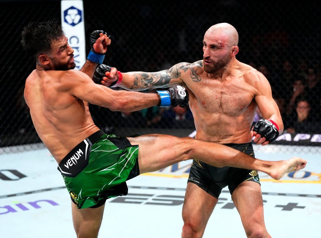 Kết quả UFC 290: Alexander Volkanovski hủy diệt Yair Rodriguez trên mặt sàn