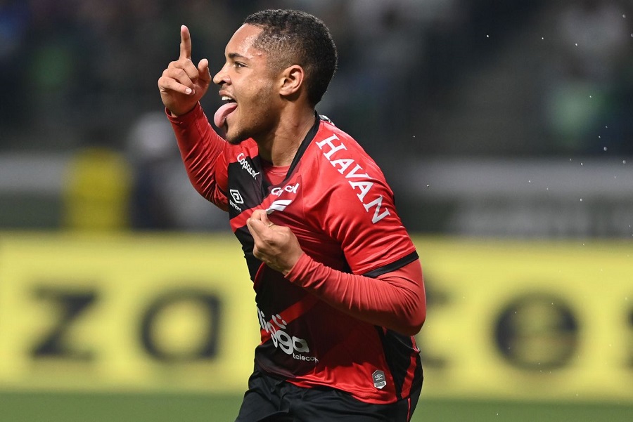 Bị CLB Brazil “gài bẫy”, cuộc chuyển nhượng Vitor Roque đến Barca suýt đổ bể