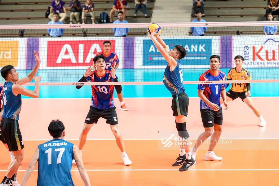 Bước chuyển mình khó khăn nhưng không thể không làm của bóng chuyền nam Việt Nam