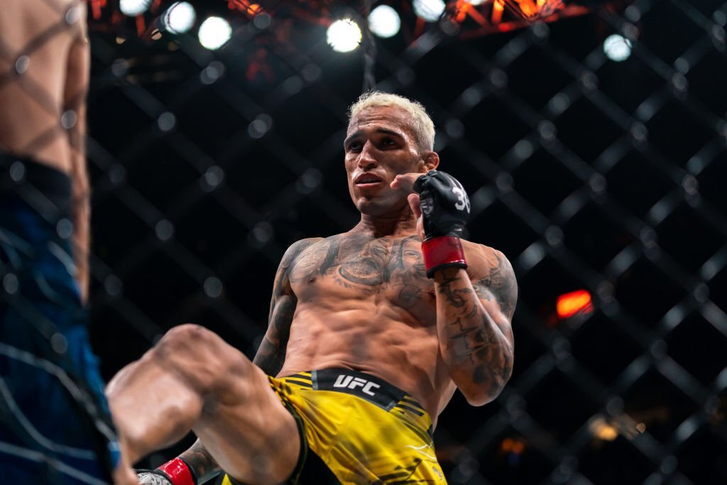 Charles Oliveira từ chối đánh sớm, Islam Makhachev đấu ai ở UFC 294?