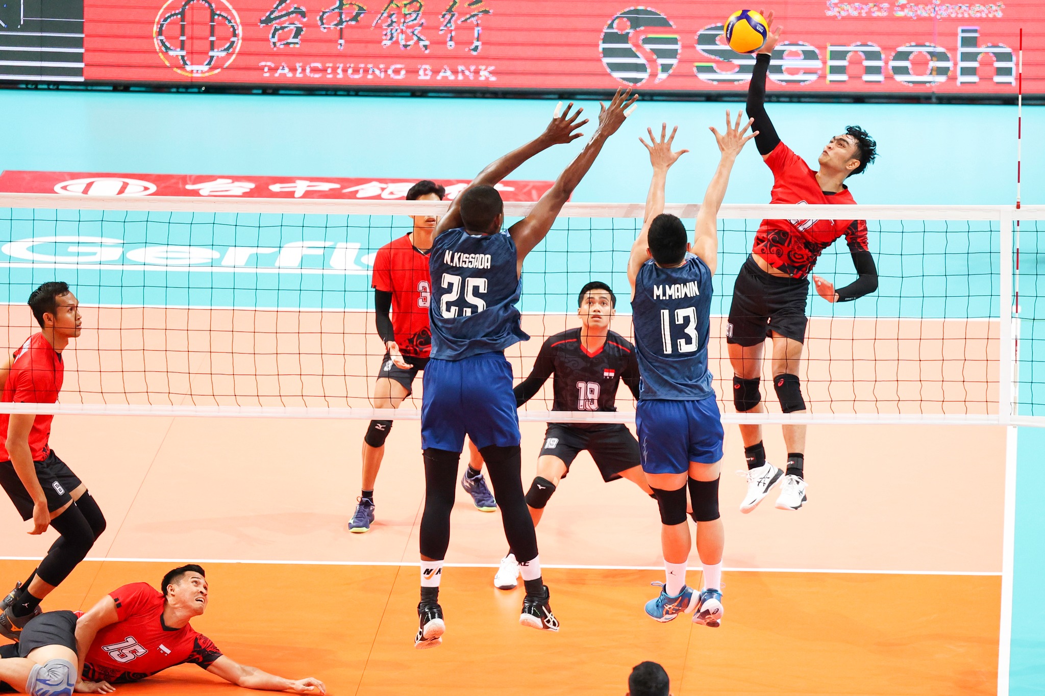 Thắng Indonesia kịch tính, Thái Lan hẹn Việt Nam tại bán kết AVC Challenge Cup 2023