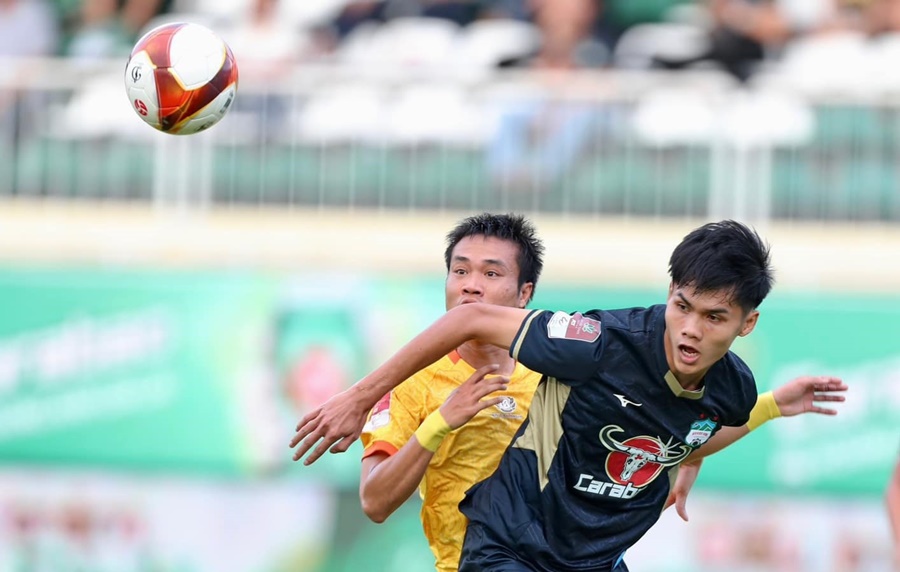Đối thủ “tự bắn vào chân”, HAGL sáng cửa trụ hạng V.League 2023