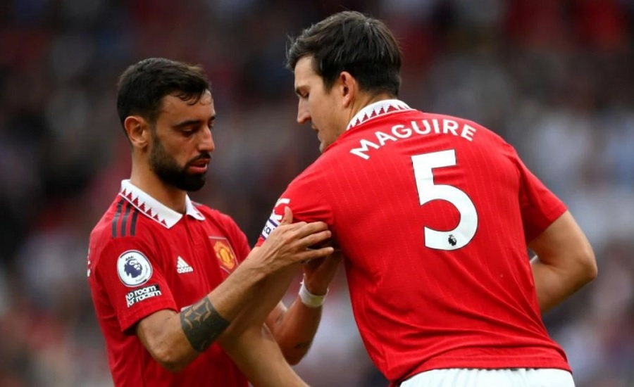 Ai sẽ đeo băng đội trưởng MU sau khi Maguire bị tước quyền?