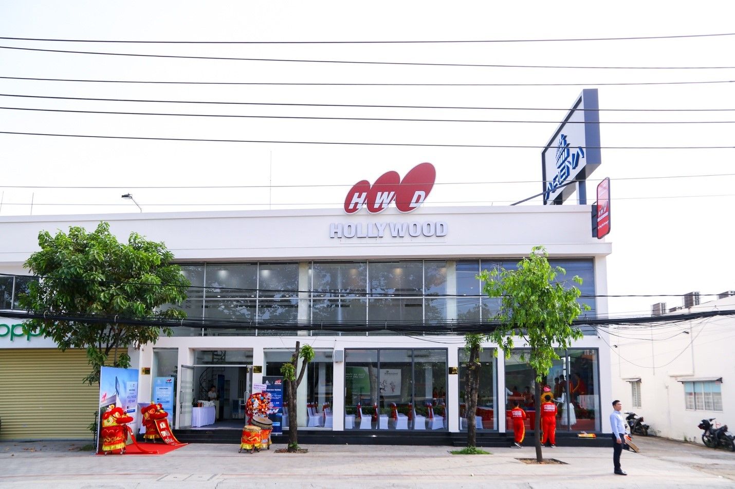 Bình Dương có showroom bàn billiards Hollywood đầu tiên