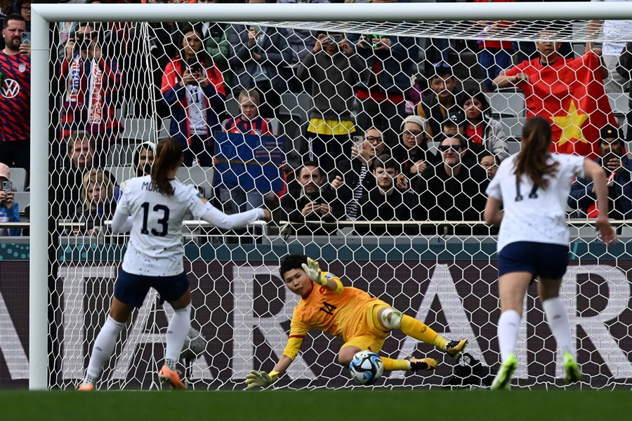 Điên rồ penalty ở World Cup nữ 2023: Bất thường và thủ môn liên tiếp sai luật Điên rồ penalty ở World Cup nữ 2023: Bất thường và thủ môn liên tiếp sai luật