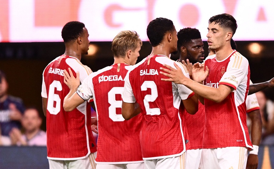 Arsenal ngược dòng tạo mưa bàn thắng trước Barcelona