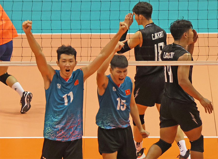 Nhọc nhằn đánh bại Thái Lan, bóng chuyền nam Việt Nam nuôi hy vọng Á quân chặng 2 SEA V.League
