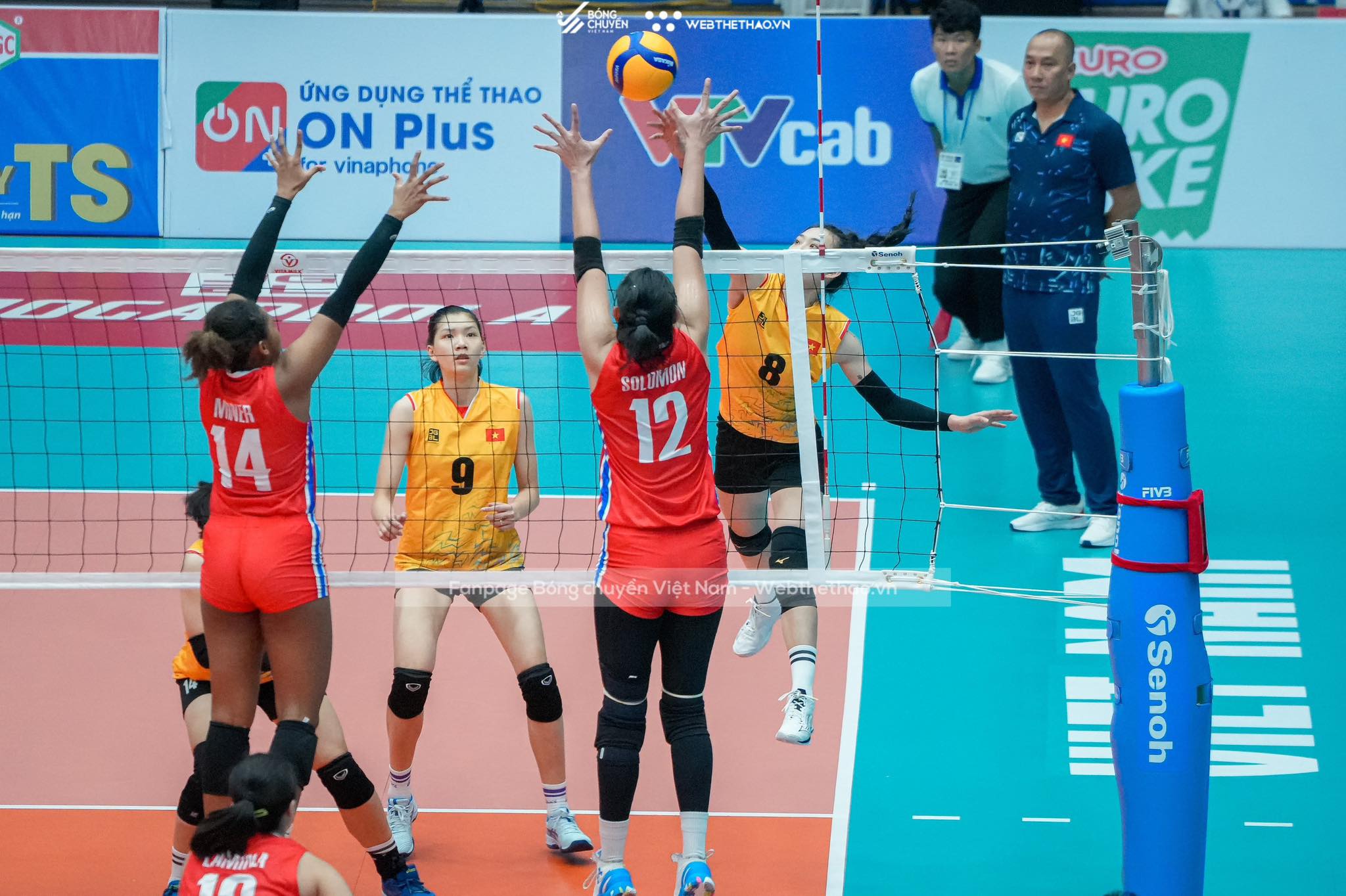 Báo Philippines: Thanh Thuý và tuyển bóng chuyền nữ Việt Nam tránh khỏi thảm hoạ trước đội sinh viên Philippines