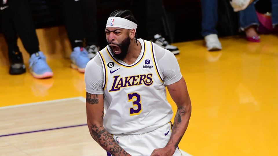 Anthony Davis gia hạn với Los Angeles Lakers bằng hợp đồng lương cao nhất NBA