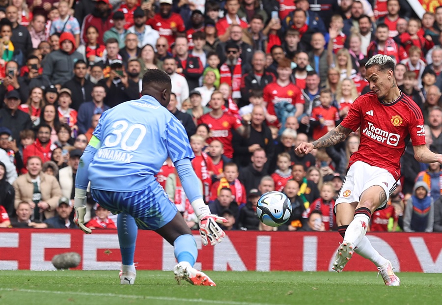 Kết quả bóng đá giao hữu MU vs Lens: Onana nhận bàn thua từ giữa sân, “Quỷ đỏ” ngược dòng trong 14 phút