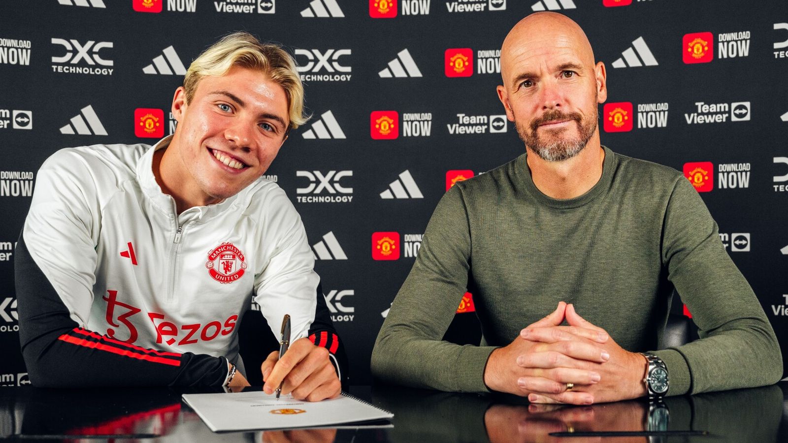 MU ra mắt bản hợp đồng khủng tại Old Trafford trong trận đấu với Lens