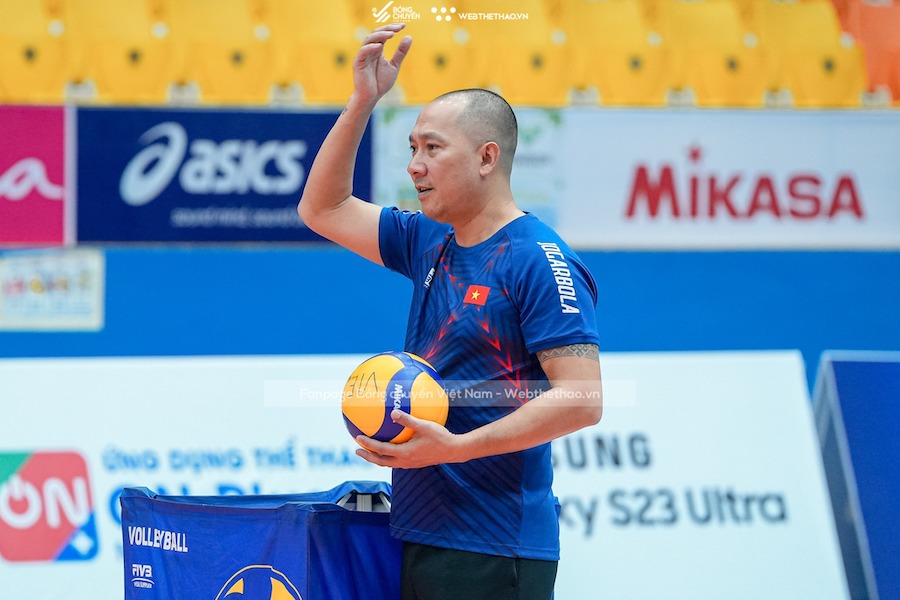 Đội tuyển b&oacute;ng chuyền nữ Việt Nam thay đổi vị tr&iacute; HLV trưởng tại chặng 2 SEA V.League