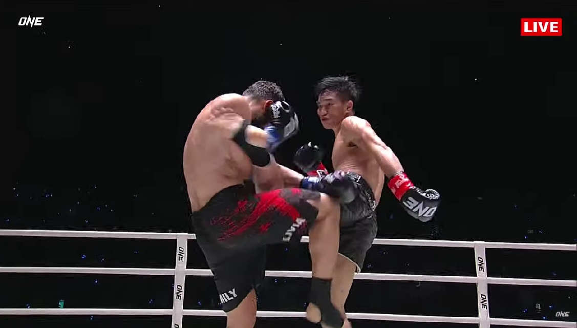 ONE Championship: Tawanchai đá gãy tay Davit Kiria ngày ra mắt sàn Kickboxing