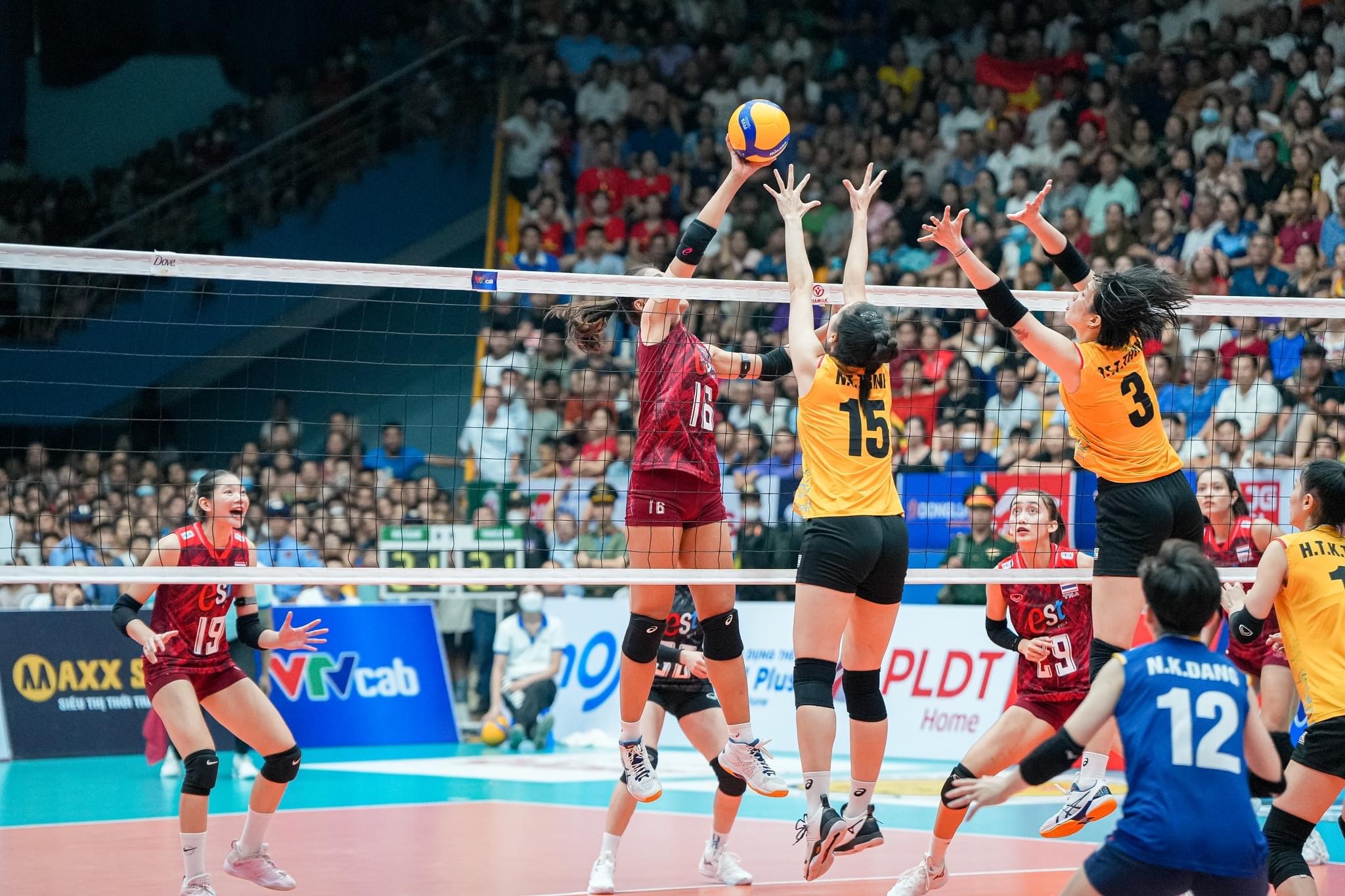 Đội tuyển bóng chuyền nữ Việt Nam lỗi ít hơn gần một nửa Thái Lan nhưng vẫn không thể xoay chuyển quá khứ