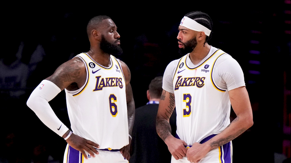 Hợp đồng gia hạn kỷ lục của Anthony Davis có ý nghĩa gì đến việc giữ chân LeBron James?