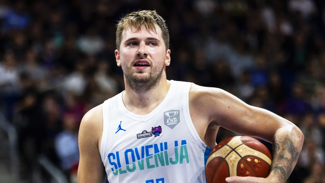 Luka Doncic bỏ túi triple-double và ném 3 siêu "ảo" trước Montenegro, sẵn sàng đối đầu tuyển Mỹ