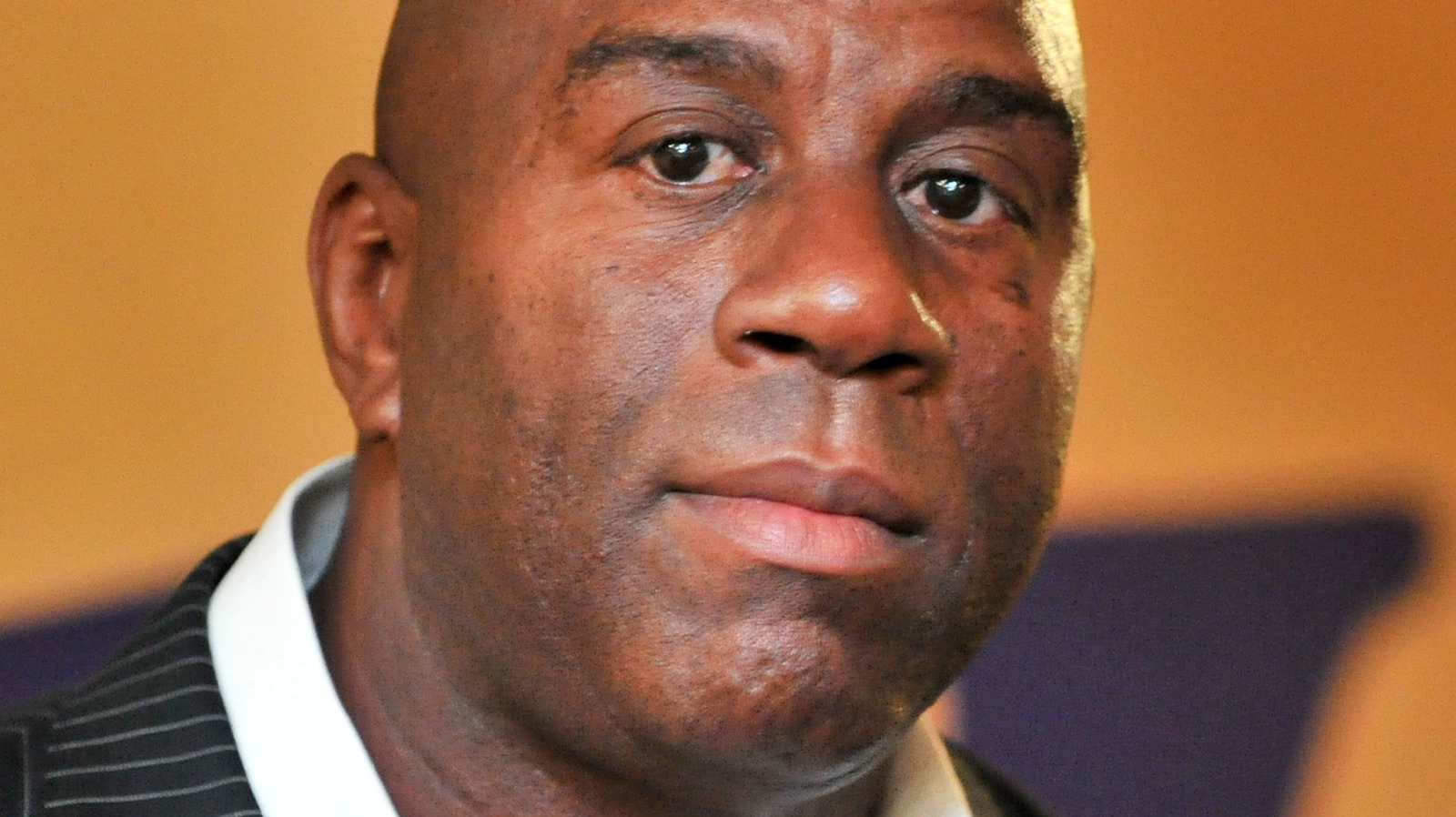 Huyền thoại Lakers, Magic Johnson đã bỏ lỡ giao kèo 5 tỷ USD với Nike ra sao?