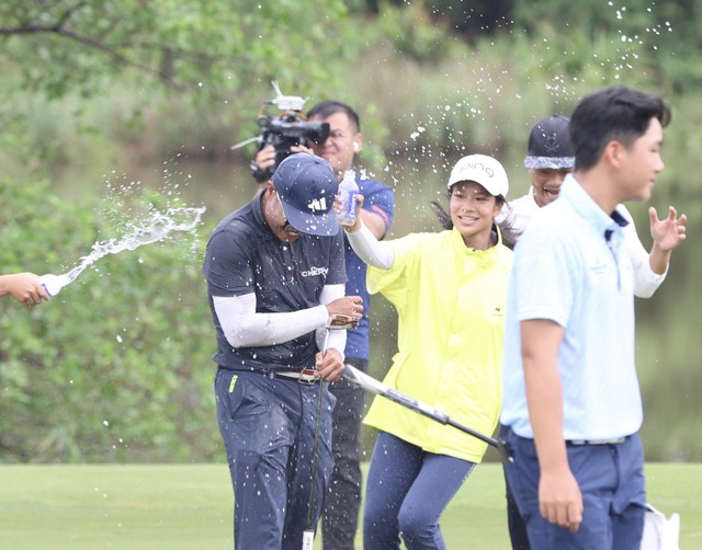 Giải Vô địch Golf Quốc gia 2023: Nhất Long vỡ oà khi ngược dòng vô địch
