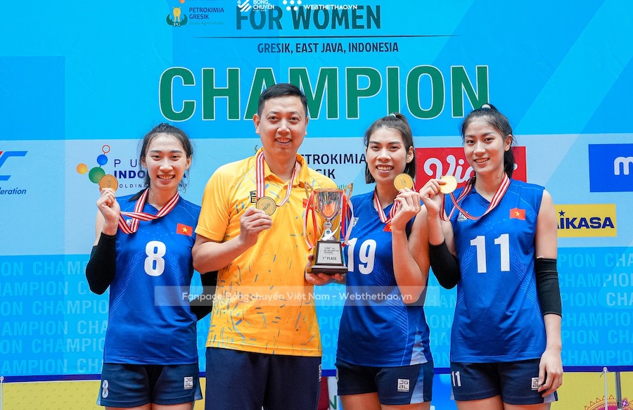 Trò chuyện cùng HLV đội tuyển bóng chuyền Việt Nam Nguyễn Trọng Linh trước cuộc đụng độ Indonesia
