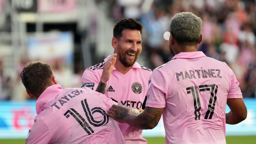 Messi lại có hành động đẳng cấp dù lỡ cơ hội đua bàn thắng với Ronaldo