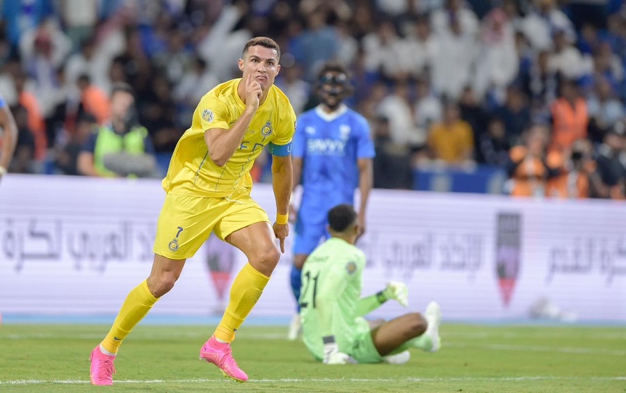 Ronaldo sánh ngang Messi về thành tích ghi bàn liên tiếp