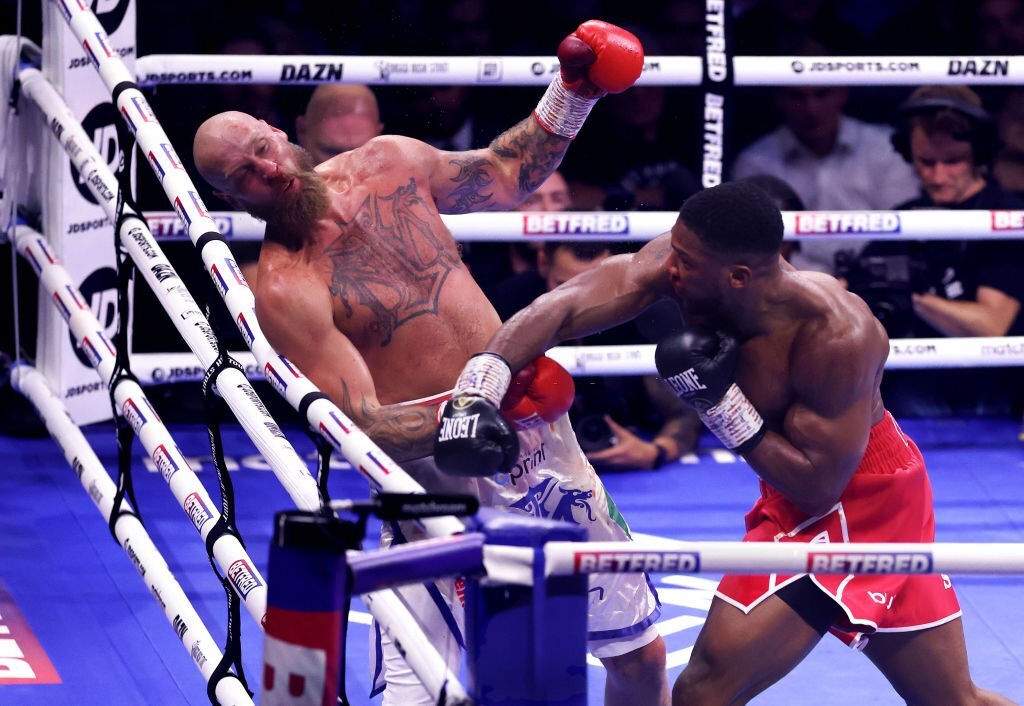 Anthony Joshua đấm gục "Cơn ác mộng Bắc Âu", thách đấu Deontay Wilder