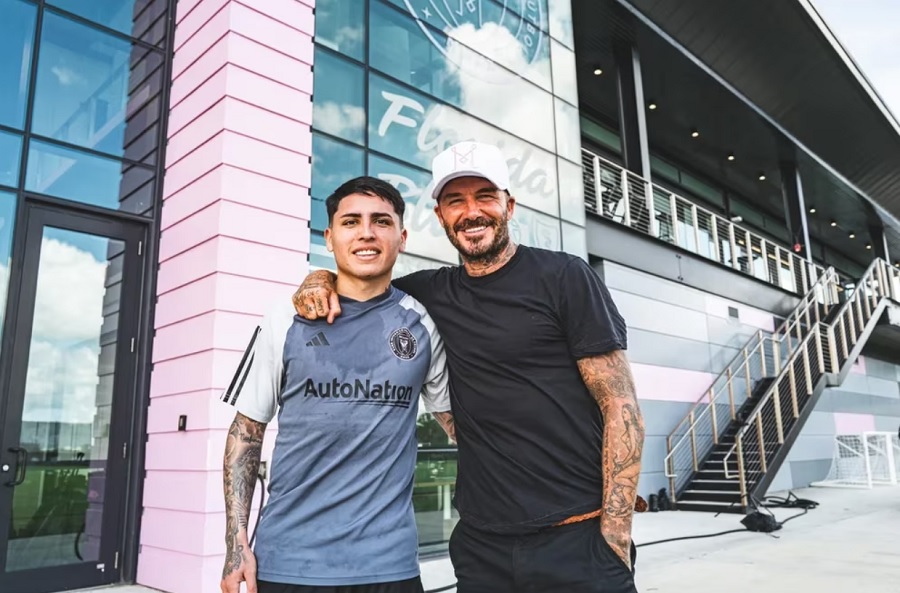 Inter Miami giới thiệu 2 tân binh, được Messi đón chào trong buổi tập Inter Miami giới thiệu 2 tân binh, được Messi đón chào trong buổi tập