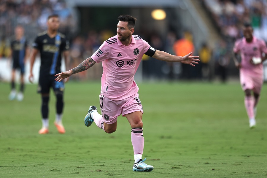 Messi chuẩn bị l&agrave; cầu thủ c&oacute; nhiều danh hiệu nhất lịch sử