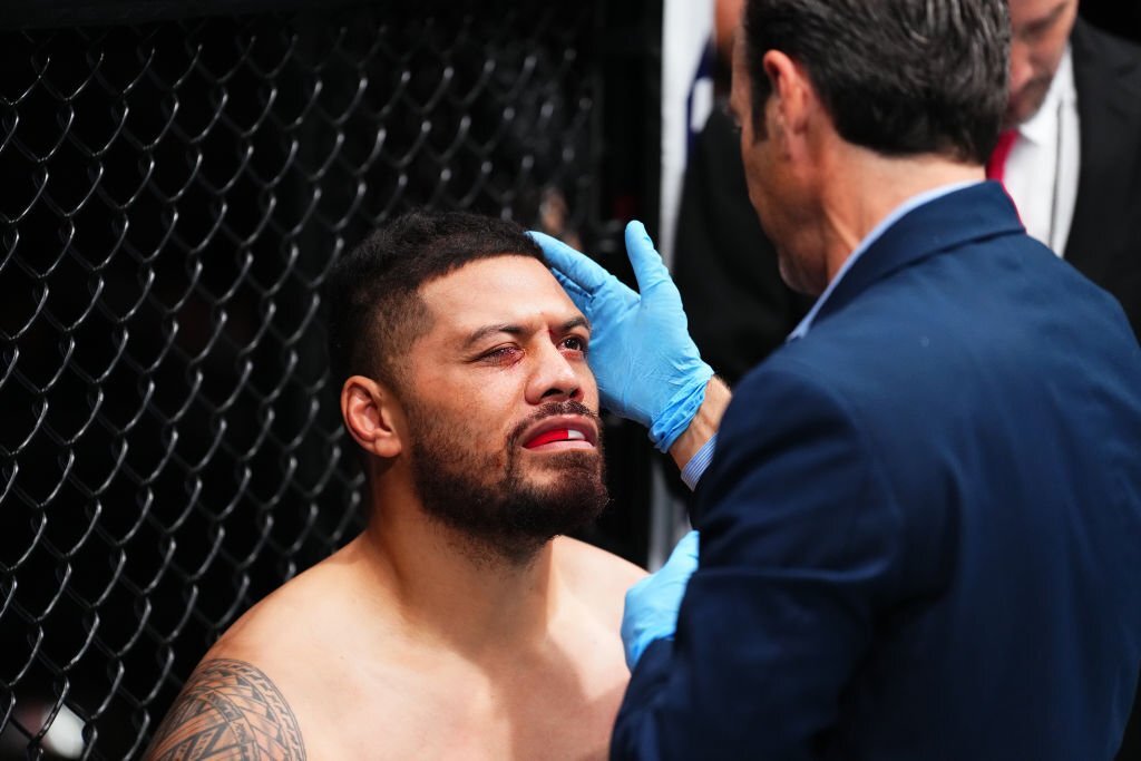 Ba điều luật mới về các pha phạm lỗi được áp dụng tại UFC là gì?