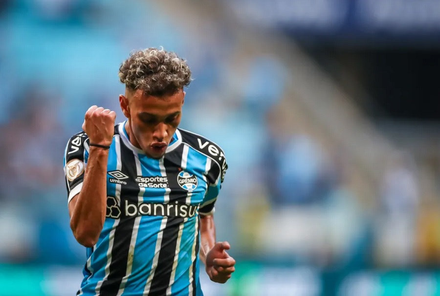 Thêm cầu thủ Brazil bị loại khỏi đội tuyển vì nghi án cá độ Thêm cầu thủ Brazil bị loại khỏi đội tuyển vì nghi án cá độ