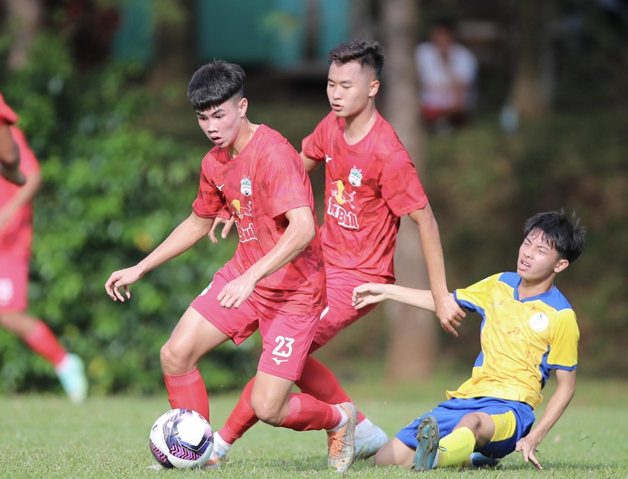 HLV Troussier "đãi cát tìm vàng": Lấy quân ở hạng Ba lên U23 Việt Nam cho vòng loại U23 châu Á 2024