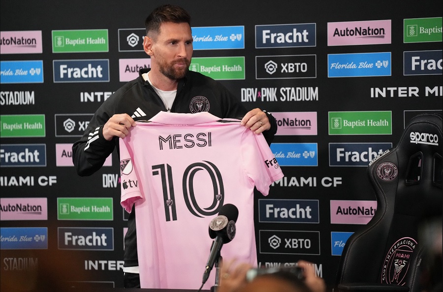 Đoạn video tiết lộ khả năng kỳ lạ của Messi v&agrave; g&acirc;y ra tiếng cười tr&ecirc;n mạng