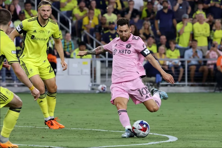 Khoảnh khắc Messi ghi b&agrave;n cho Inter Miami từ g&oacute;c quay mới tr&ecirc;n kh&aacute;n đ&agrave;i