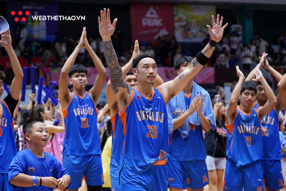 Chùm ảnh: Hanoi Buffaloes ngược dòng ngoạn mục trước Saigon Heat, leo lên đỉnh BXH VBA 2023