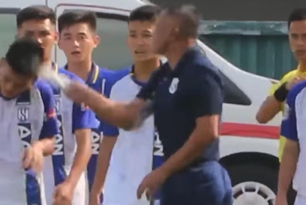 Cầu thủ U15 SLNA lên tiếng sau khi bị HLV đánh vì ăn mừng khiêu khích