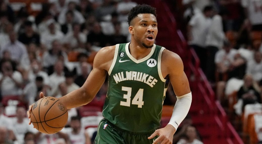 Chuyển nhượng NBA: Giannis Antetokounmpo bất ngờ hé lộ khả năng rời Milwaukee Bucks?