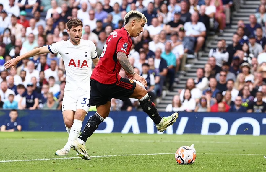 Đội hình ra sân MU vs Nottingham: Martial đá chính